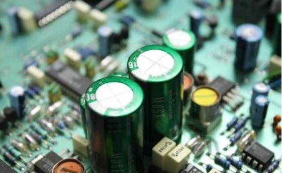 如何區(qū)別電容器的正負極？